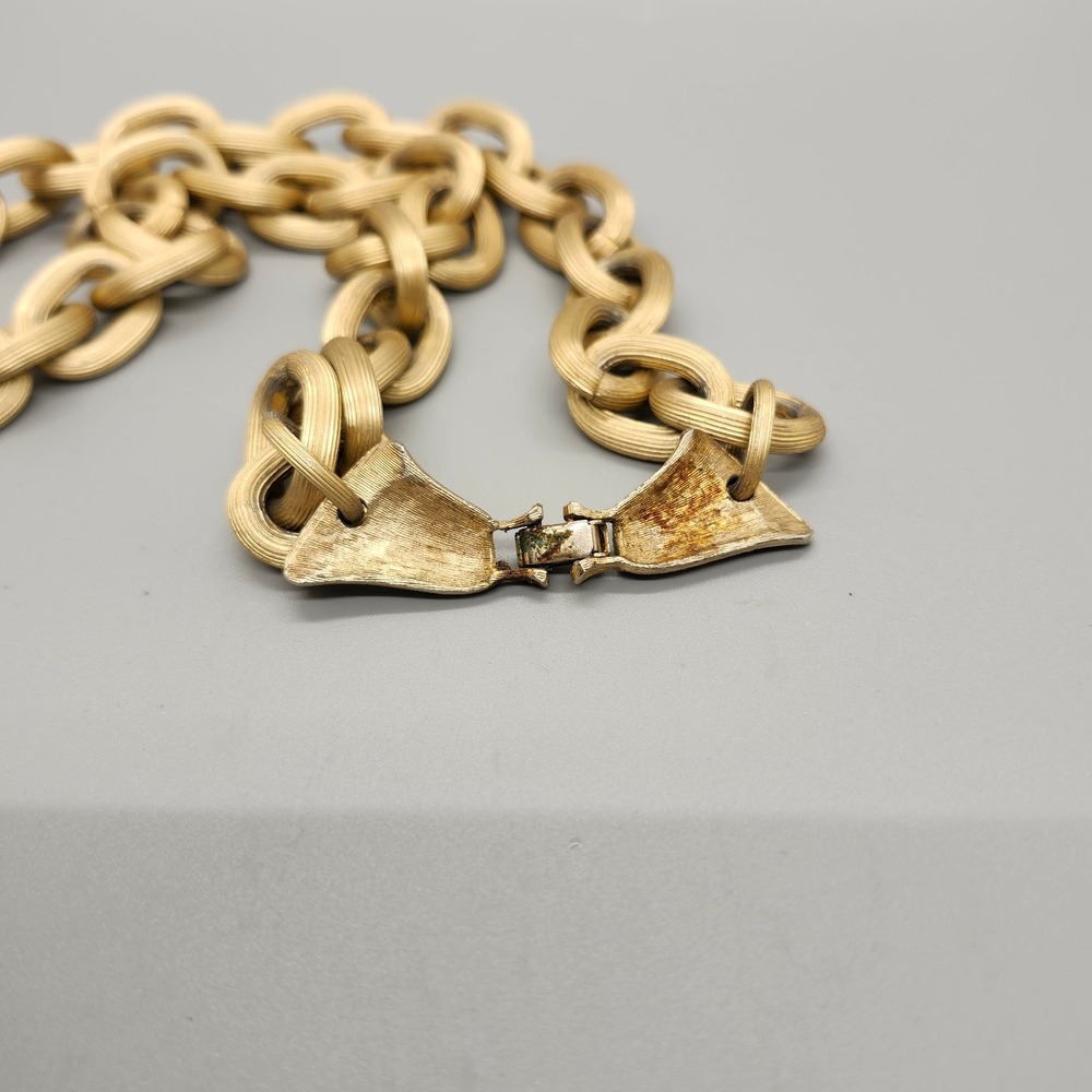 Vintage Style Gold Tone Chunky Oval Link Chain Necklace Statement - Picture 3 of 3